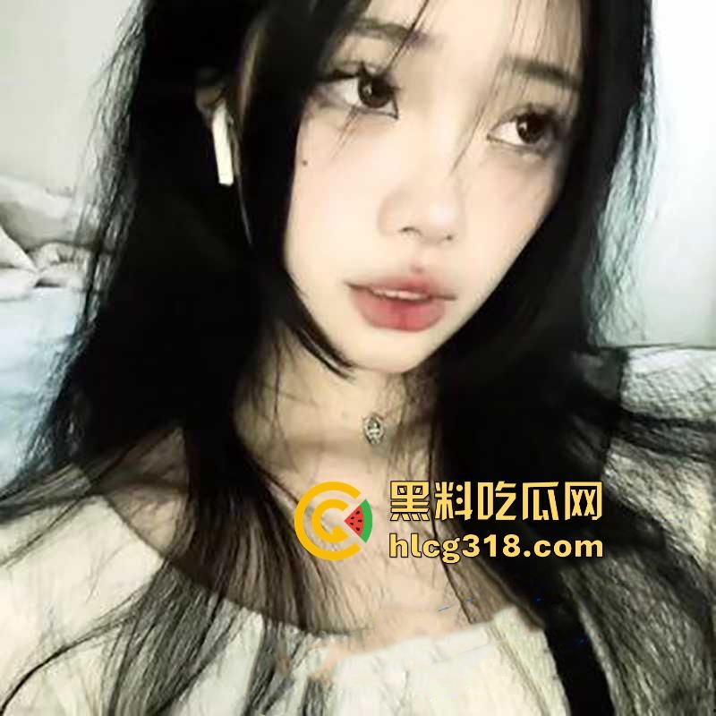 UCL硕士留学生【苏雯琪】高颜值巴西牛排被白人男友疯狂抽插视频曝光 激烈大战白浆流一床！-1