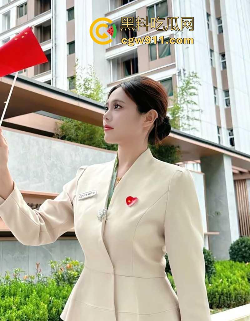 长沙保定售楼小姐【李文慧】为事业献身客户，黑丝母狗露奶女仆装，玩足交穿开裆撅腚挨操，业绩淫技两手抓啊！-1