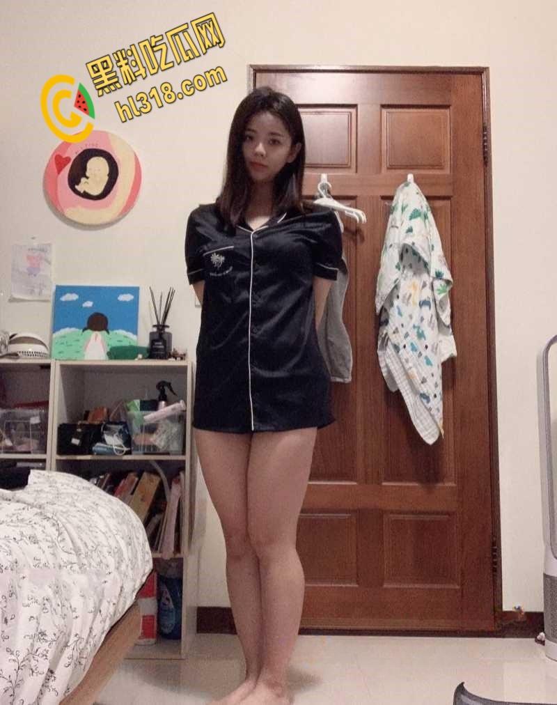 极品大奶反差女，白嫩巨乳脱衣裸舞，假屌抽插嫩穴娇喘连连，渴望的眼神想要大屌操死她 !-2