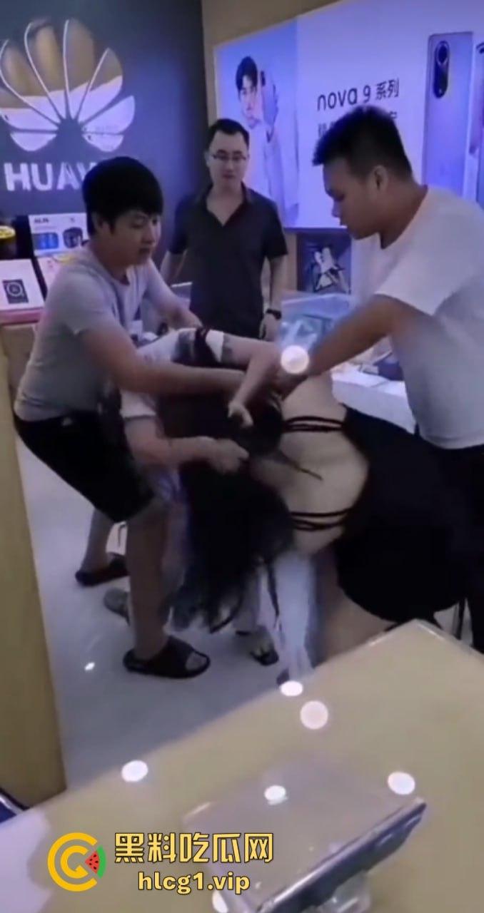 家花不如野花香！真实捉奸合集 堵在房间不管男女先暴打一顿！-1