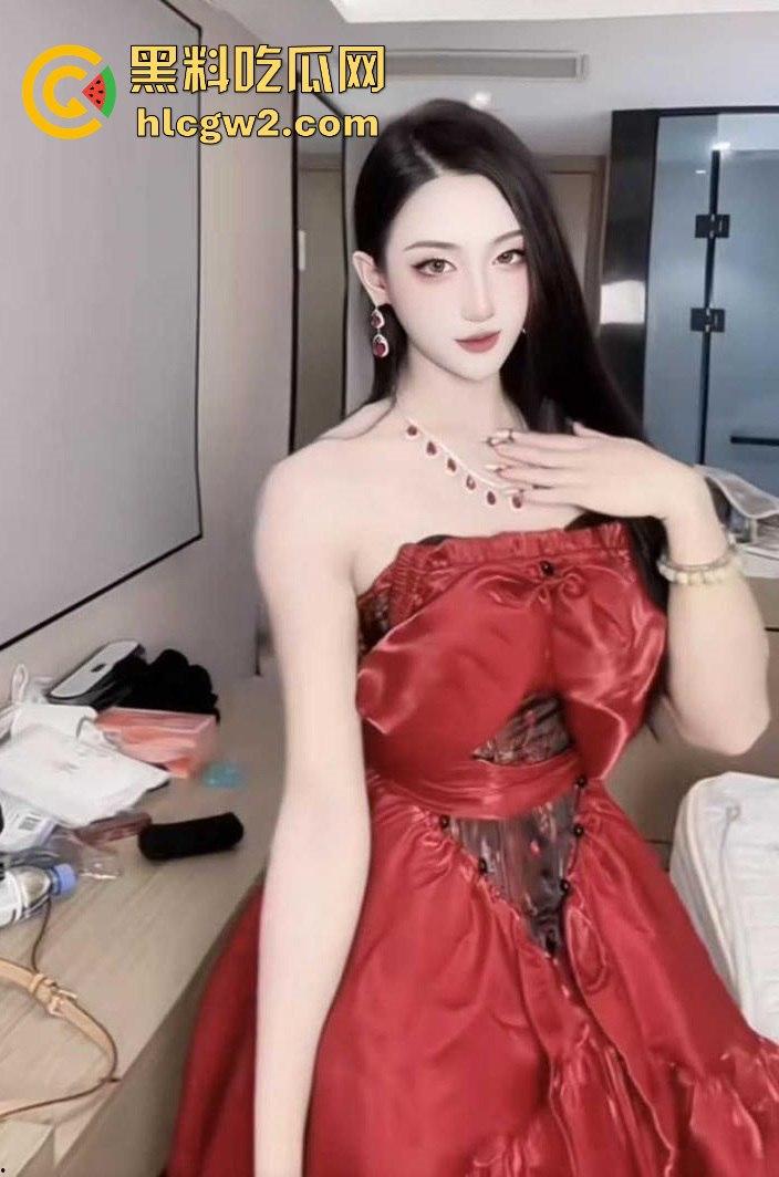 上海极品TS【潘雨辰】高挑火辣身材 绝美容颜加精湛口技 纤细美腿撩人骚动 比女人还会叫!慎入!-1