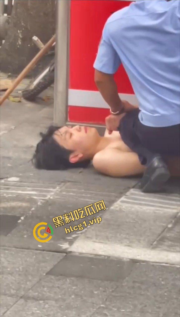 广东广州惊现帅哥裸男!一路猥亵女子 一同上车!炸裂全网!-8