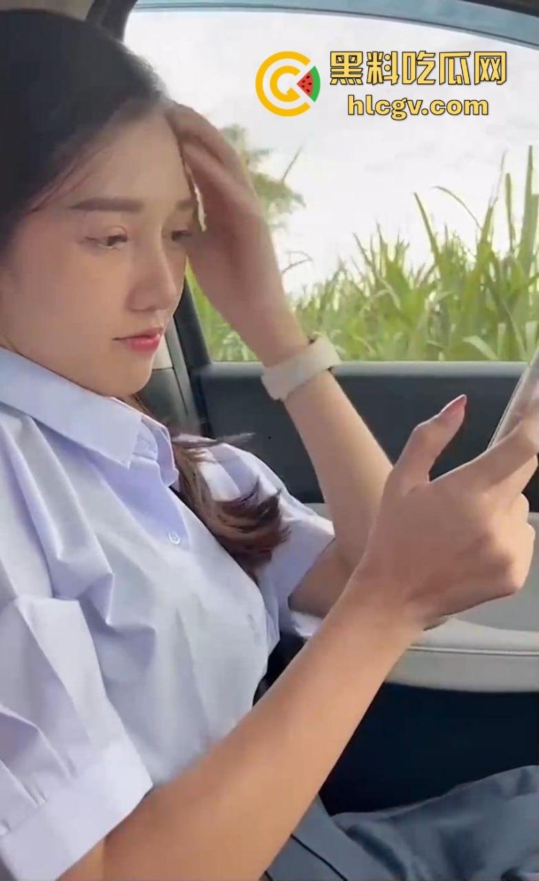 成都师范泰国留学生户外车震!23岁辣妹『莱慕尔』车里不够爽直接下车草堆打野炮,男友炫耀曝光!-1