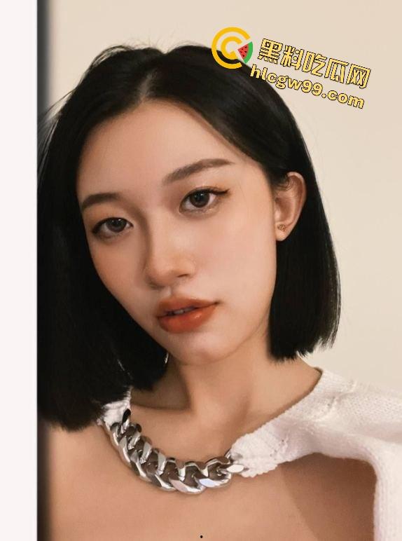 江苏南通反差骚母狗【苏畅】天生肉便器精盆欲求不满，深喉口爆情趣内衣各种后入爆操！-1