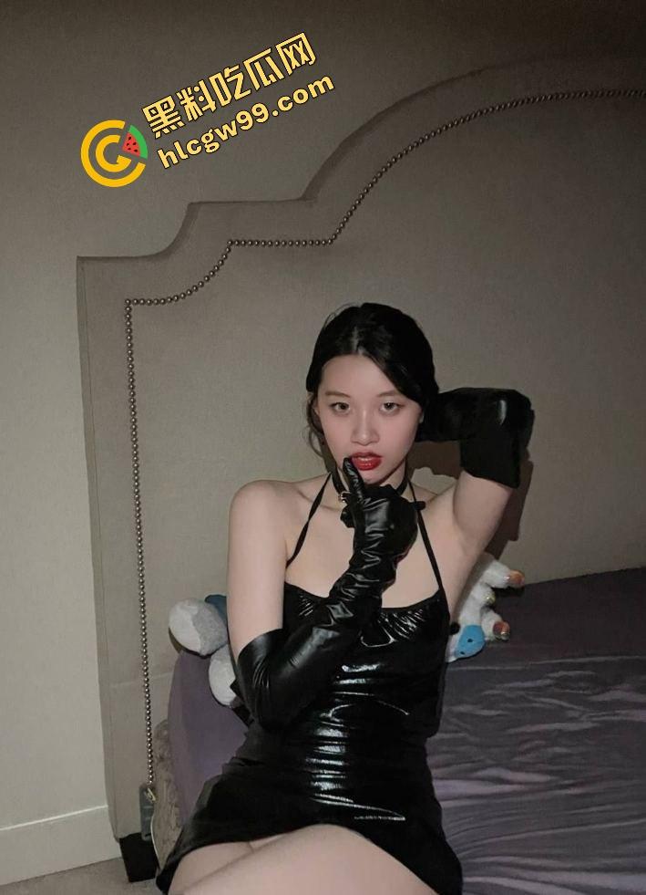 江苏南通反差骚母狗【苏畅】天生肉便器精盆欲求不满，深喉口爆情趣内衣各种后入爆操！-4