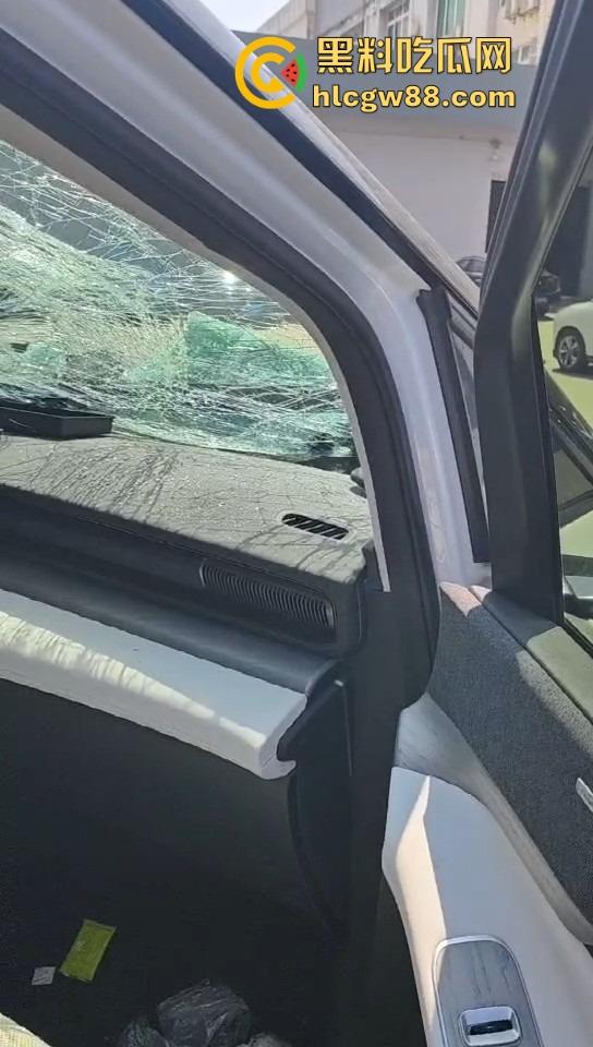 广东小鹏智驾直接失智,高速接管30码直接撞上故障车,气囊都不弹,NGP一夜变NG死?-6