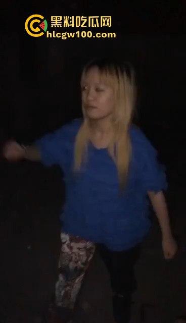 广西百色精神小妹暴力围殴事件曝光，为爱深夜埋伏群殴打起架来真不输男人！-3