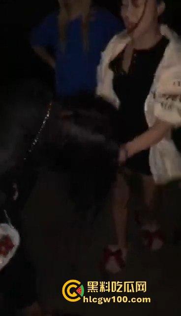 广西百色精神小妹暴力围殴事件曝光，为爱深夜埋伏群殴打起架来真不输男人！-4