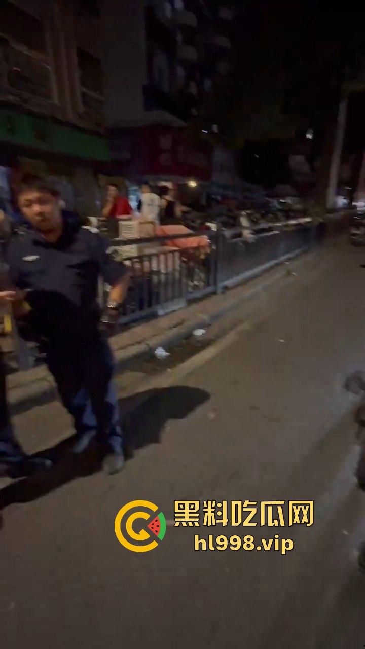 保安冒充警察，骑改装鬼火去查车，真以为鬼火少年都是低能儿？侮辱人也不带这么玩的！-6
