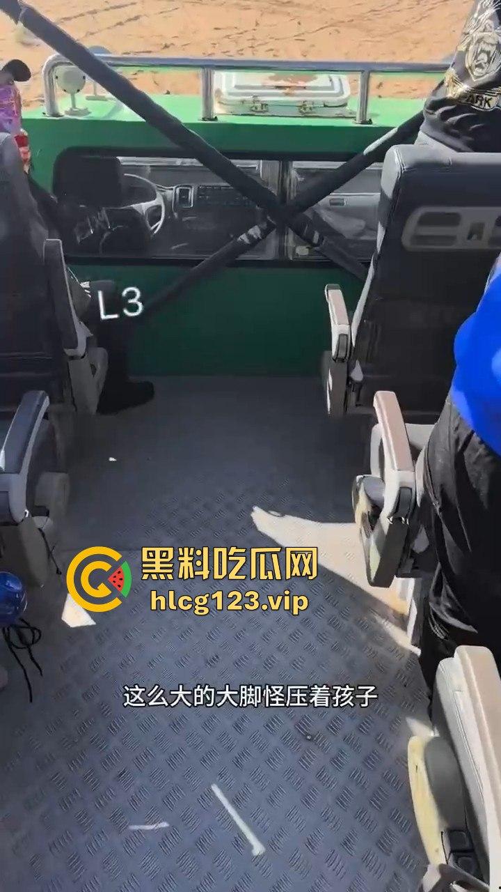 阿拉善左旗英雄会酿惨剧！孩子玩沙被碾压致骨折，网友吐槽：这地儿可不是玩沙的地儿！-14