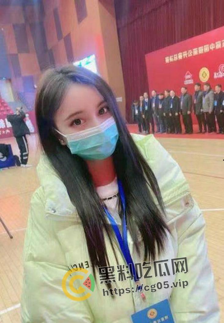 长沙商会会场妹子 【刘怡然】一点花言巧语就被拿下 两天就开房 乳交颜射 妹子也是会玩的啊-4