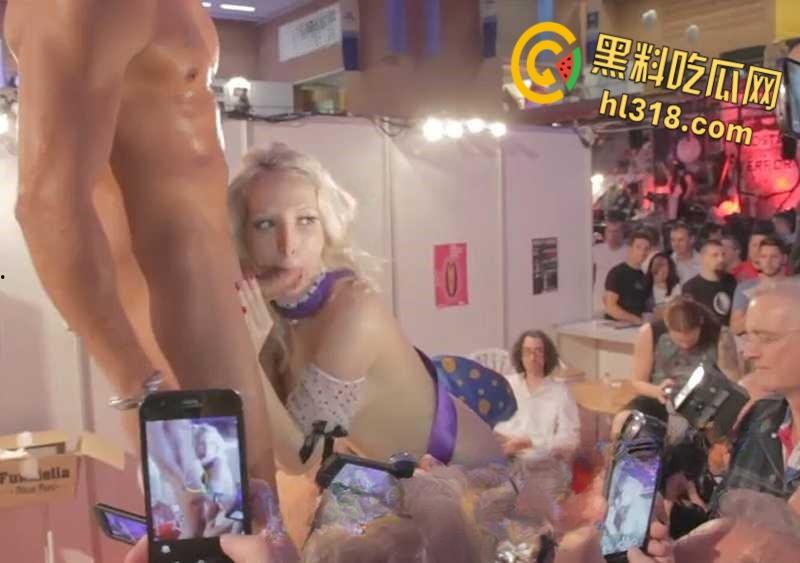 西班牙成人展淫乱实录！全场狂操无遮掩，模特当众掰穴自摸，群P乱交比A片还猛，高潮汁水四溅！-1