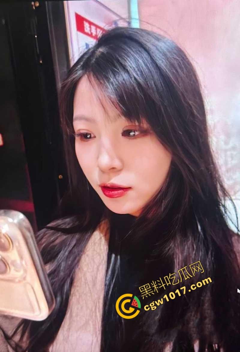 临沂迷人的少妇【周雅静】出轨大曝光:与情夫激情大战,露脸深喉,穿黑丝自慰,骑乘猛操,被老公发现后狂晒网络,震撼全网-1