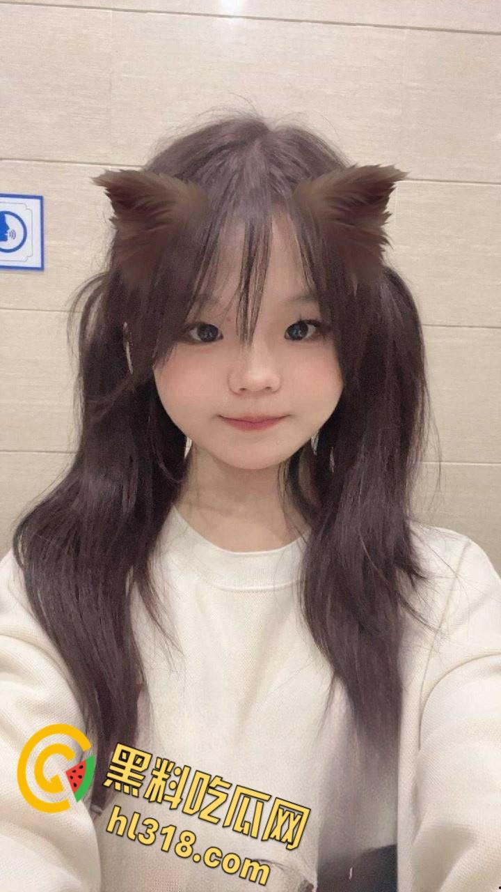 王者荣耀认识的重庆白嫩学生妹，可爱萝莉美乳粉嫩小穴，带她打游戏就网调发裸照，上荣耀直接线下面基 !-2