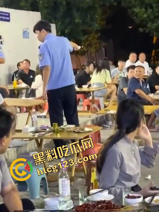 吃烧烤喝点酒就敢硬刚警察?不搞点大动静酒都算白喝了!-7