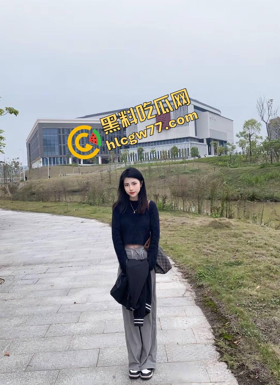 长沙零食有鸣门店高颜值实习生【赵雪】制服反差女神被男友泄露性爱自拍，制服不是工装，是情趣外壳！-3