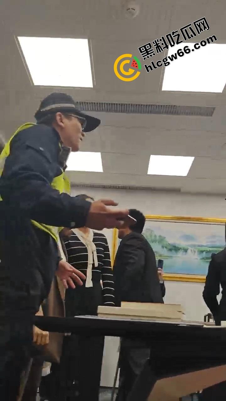 大成佛山律所主任爱上99年律师【黄晓蕾】硬捧上位引爆律所内斗。抢公章撬门性爱视频全程高能！-11