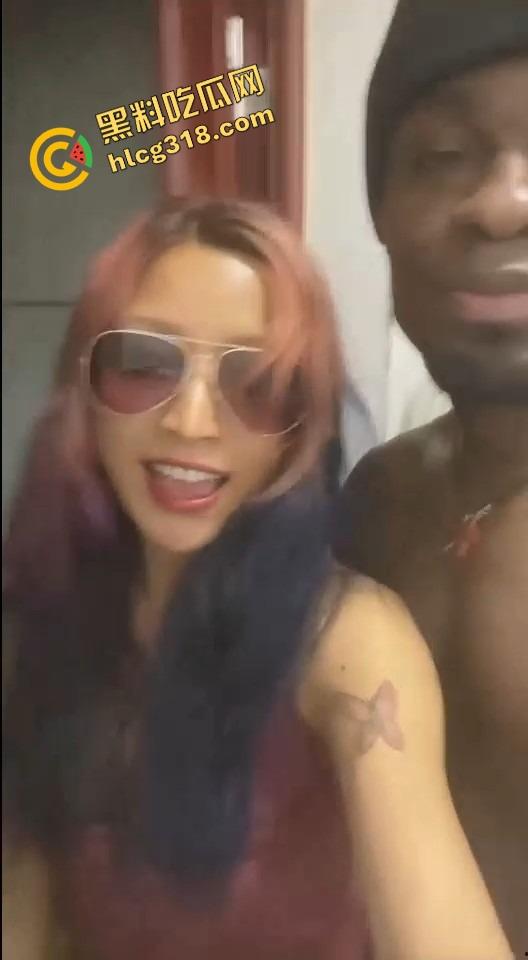 广州老黑鸡巴称王白逼黄逼跪舔当肉厕，黑桃A媚黑贱女扎堆献洞求操，嫩逼烂逼抢着伺候！-6