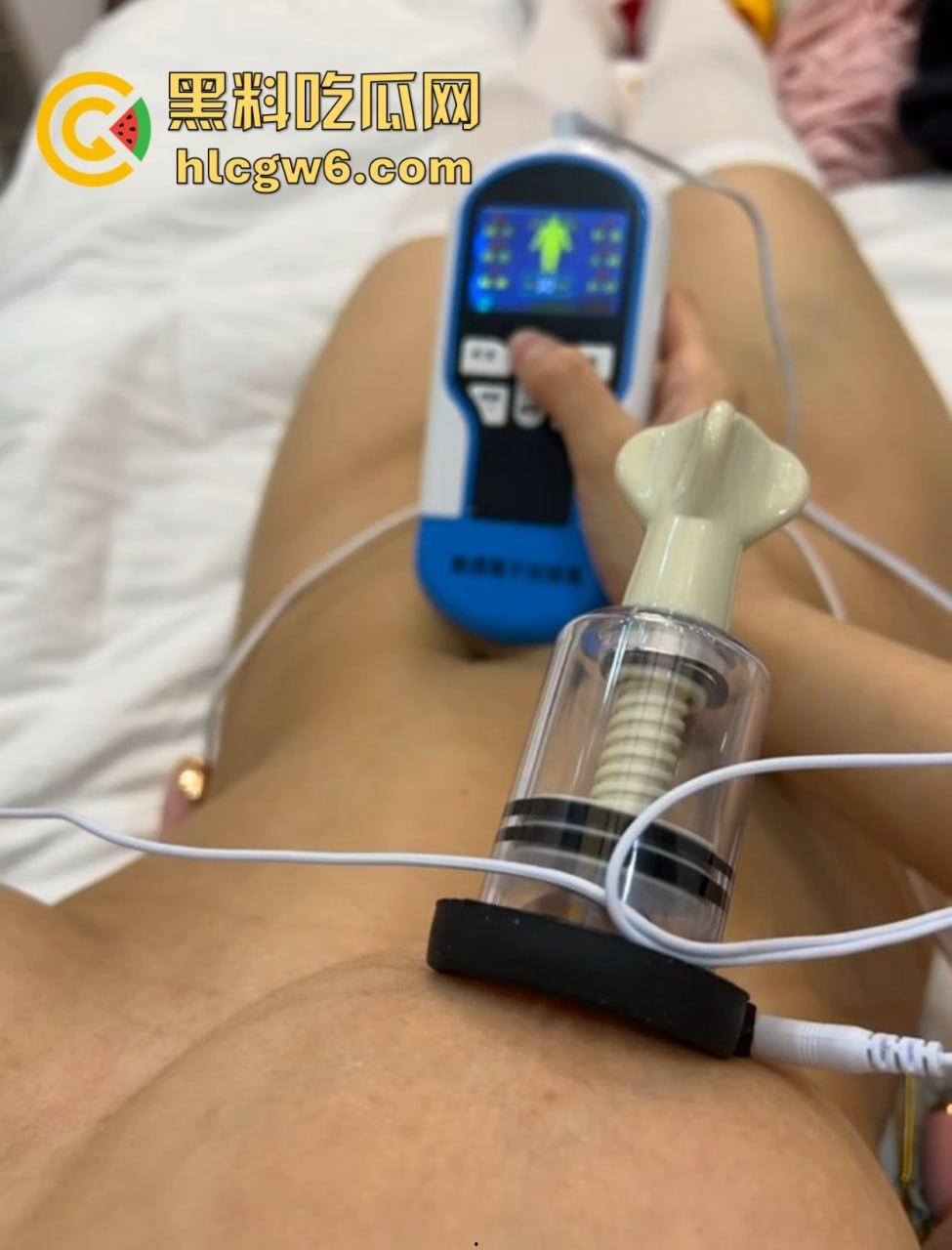 骚逼的奶子湿气太重 电子拔罐器全力以赴吸出新花样 这奶子湿气重得要通上电疗？乳腺湿气太重还是太骚？-5