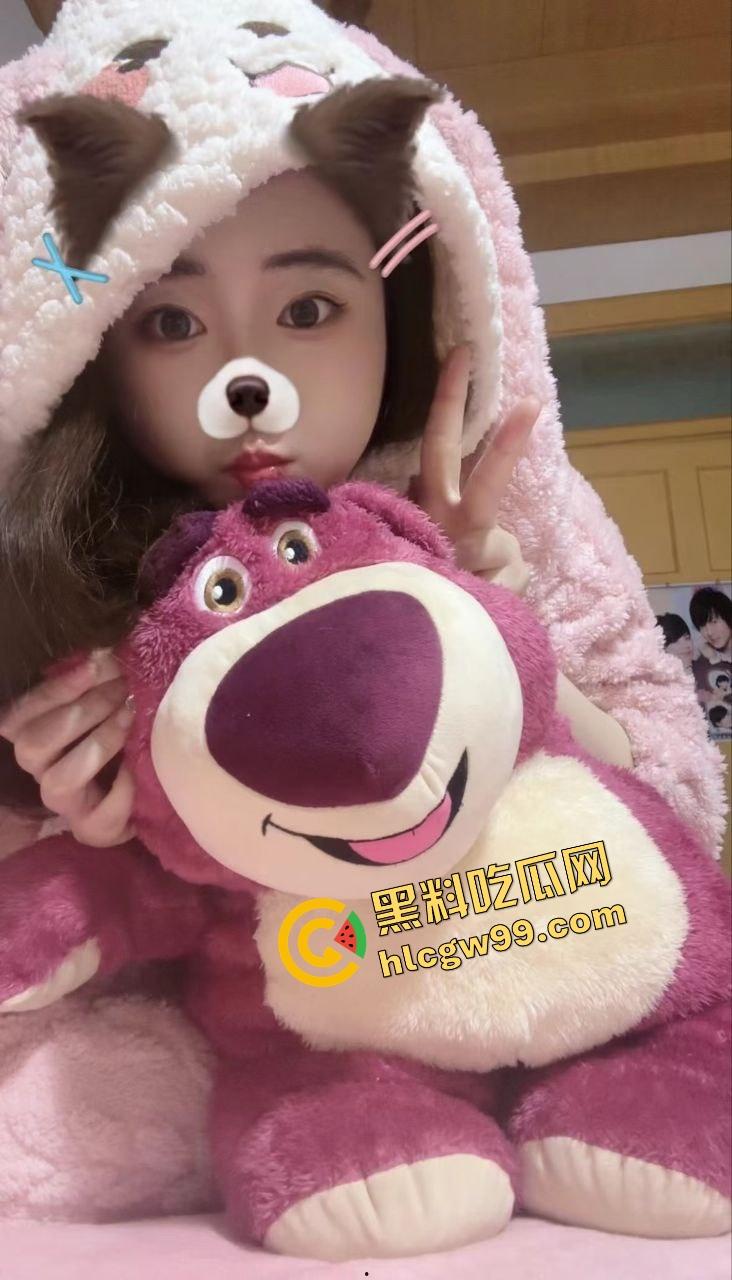 贵州毕节极品大奶少妇【肖娇】露奶诱惑大哥露逼勾引,约炮到家上位坐压夹吸肉棒!独家曝光流出!-1