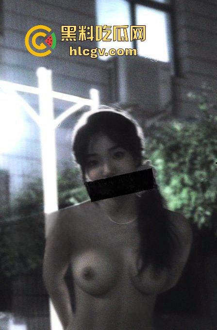 武大高颜值清纯少女【依依】被金主调教成母狗！全国各地旅游打卡露出，逼过流水雁过无声！-11