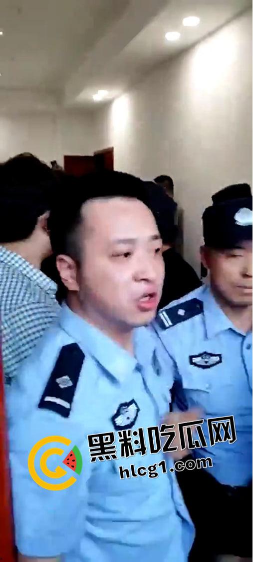 重庆渝北区 学区房学校未兑现 五大小区集体维权 与警察混战 多名业主被抓 现场视频流出-1