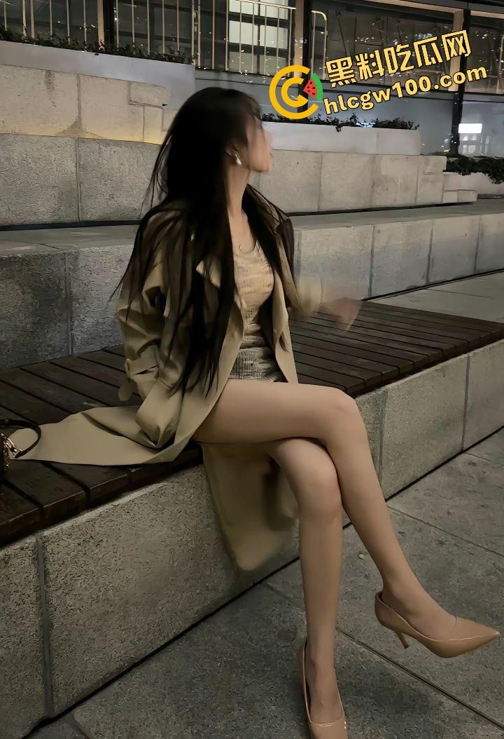 学成归来的肉丝小姨子【张佳】回家过年不忘老本行,约炮猛男酒店各种爆干骚逼内射!独家曝光流出!-1