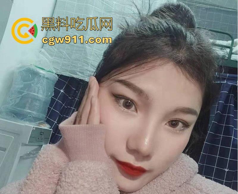 约炮湖南职业学院高挑骚货【李佳钰】前凸后翘极品身材，露脸口交上骑乘，无套猛操潮喷内射中出！-3