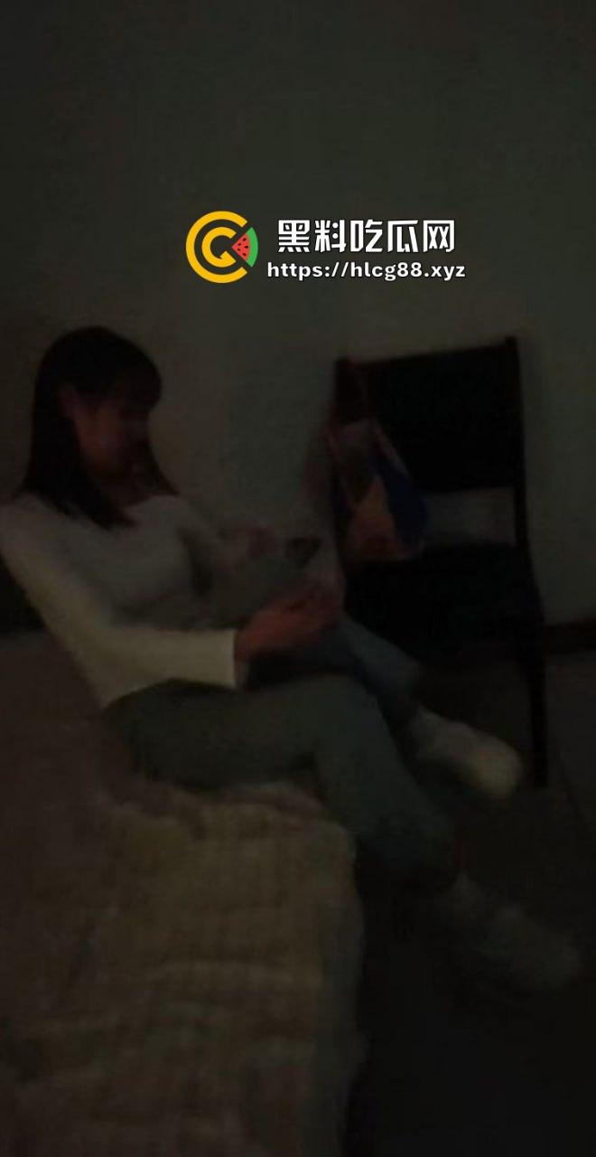 深圳龙岗东三村嫖客排队操嫩逼名鸡,扫街大神偷拍炸场,帽子叔叔硬着来抓!-12