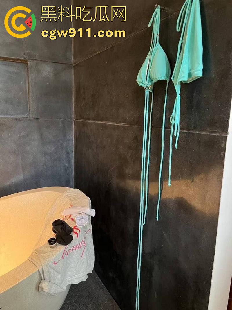 青岛电影学院女神【张曼曼】,五官精致女大学生,表面女神私下反差,被富二代包养酒店各种姿势爆插!-6