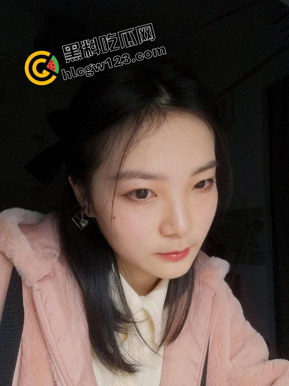 山东烟台貌美娇妻『陈媛媛』床上舔蛋口交拼命勾引，待到山花烂漫时，她在被操中笑！-2