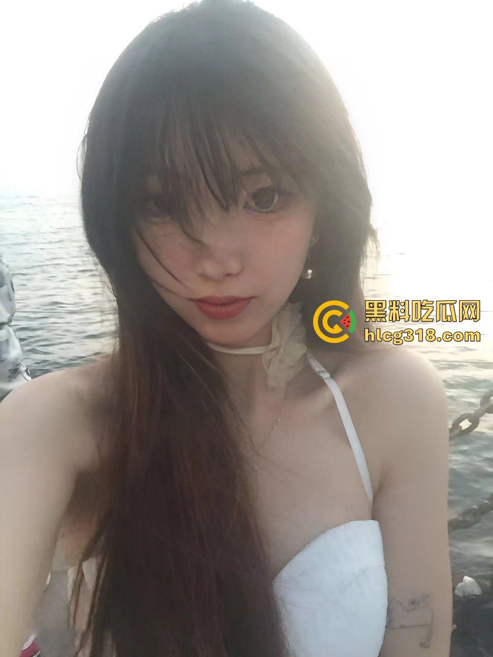 低俗直播PK惩罚,女主播输了被男助手的用皮带疯狂抽打屁股,感觉连吃奶的劲都使出来了,看着都疼!-2