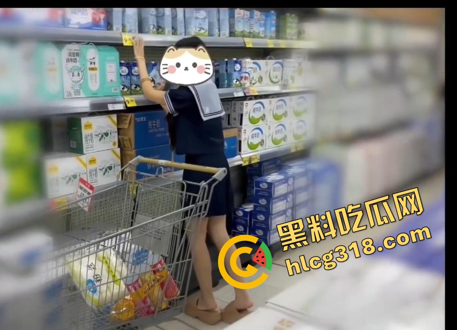 谁在超市开了恶魔模式？00后小萝莉骚货被调教到抽搐，开震蛋逛超市拿个薯片都夹腿哆嗦，夹着腿在抖！-5