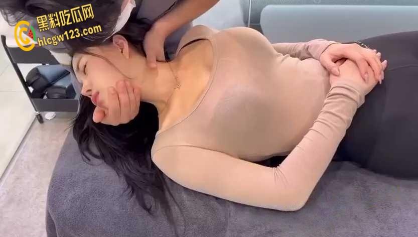 近距离亲密接触极品辣妹!火辣SPA全过程揭秘,专业男技师手把手教你撩拨技巧!-6