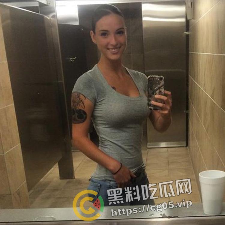 美国海军陆战队大洋妞反差婊 经受过部队专业训练的肉便器 我猜你的枪里没有子弹 因为已经被我榨干啦-2