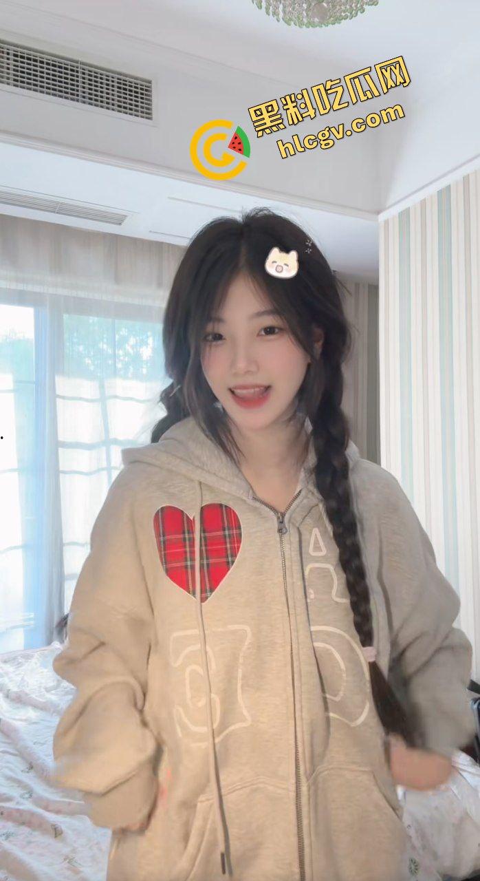 抖音双马尾辫清纯嫩妹网红【悲伤耶耶】与多金大哥家中全裸性爱 扯着双马尾暴击小穴！独家曝光流出！-4