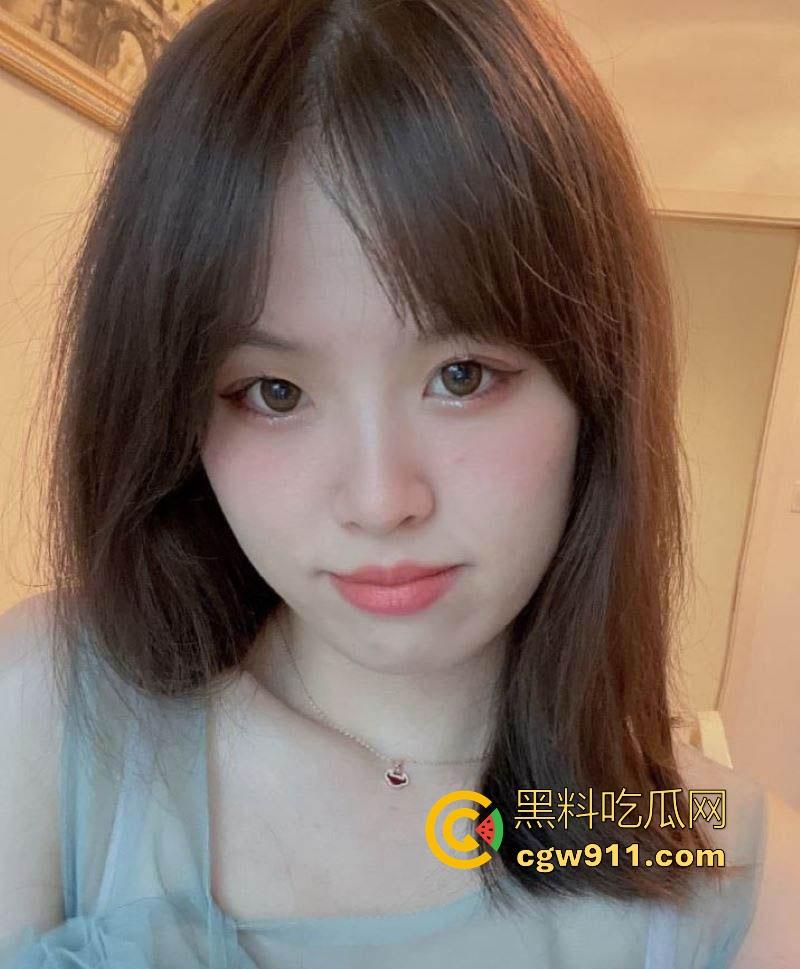 贵阳婚礼清纯伴娘聊骚一个月被约炮拿下,微胖身材曲线诱人,口交舔穴内射喷水骚态尽显!-1