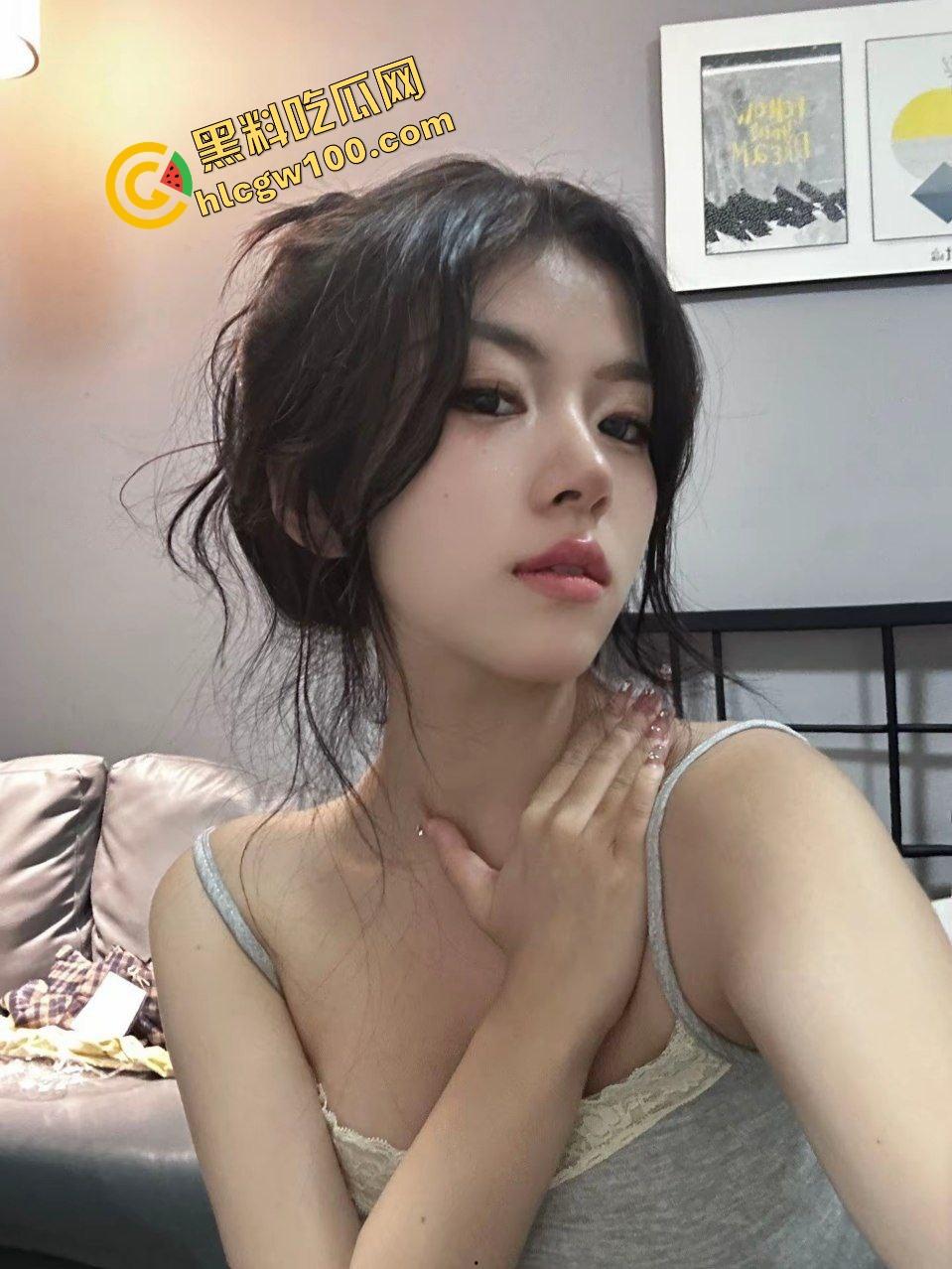 奥迪大哥社交软件上网聊大学妹【许佳】车上湿了换内裤 ，约炮而出酒店爆操嫩逼翘臀！独家原创曝光流出！-5