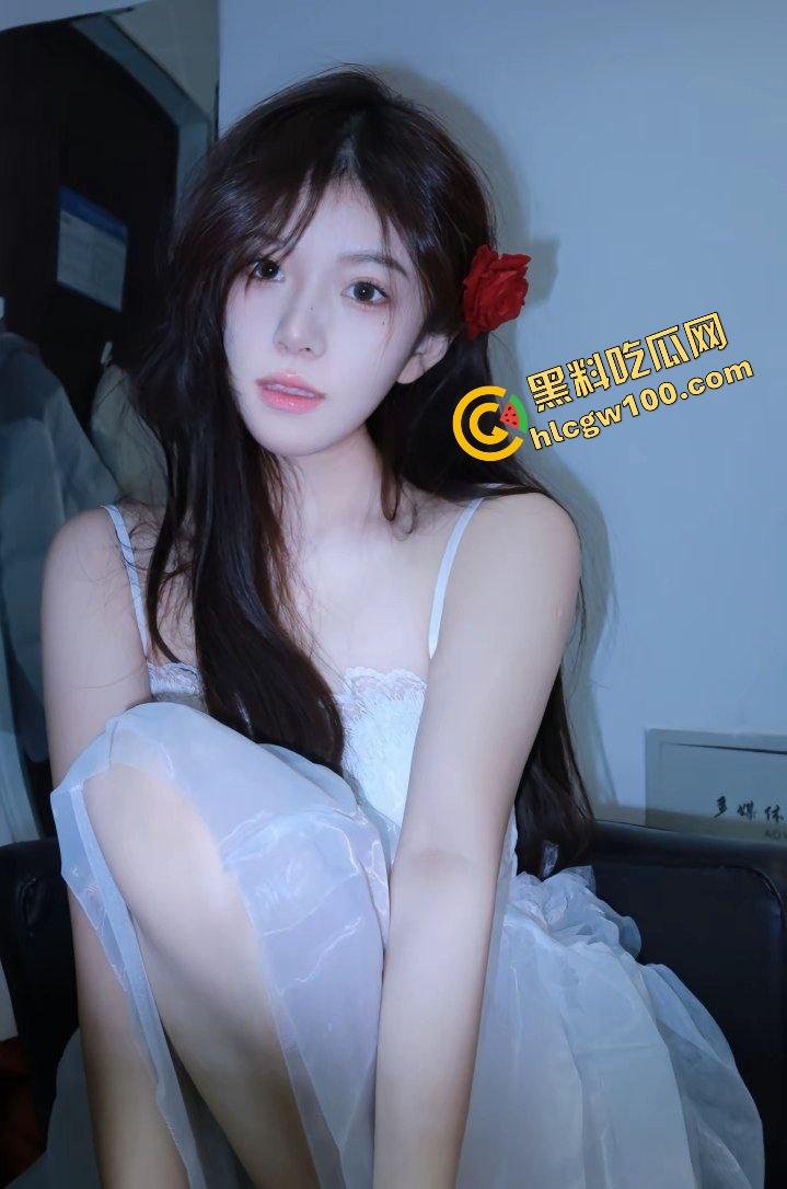 奥迪大哥社交软件上网聊大学妹【许佳】车上湿了换内裤 ，约炮而出酒店爆操嫩逼翘臀！独家原创曝光流出！-7