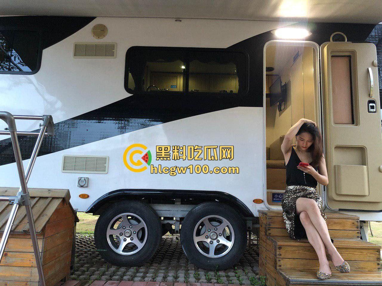 陕西西安初中教师【杨丽】背着老公疯狂约炮,爱吃精液每次舔得干干净净,艹完一次还浪得想再来第二次!-3