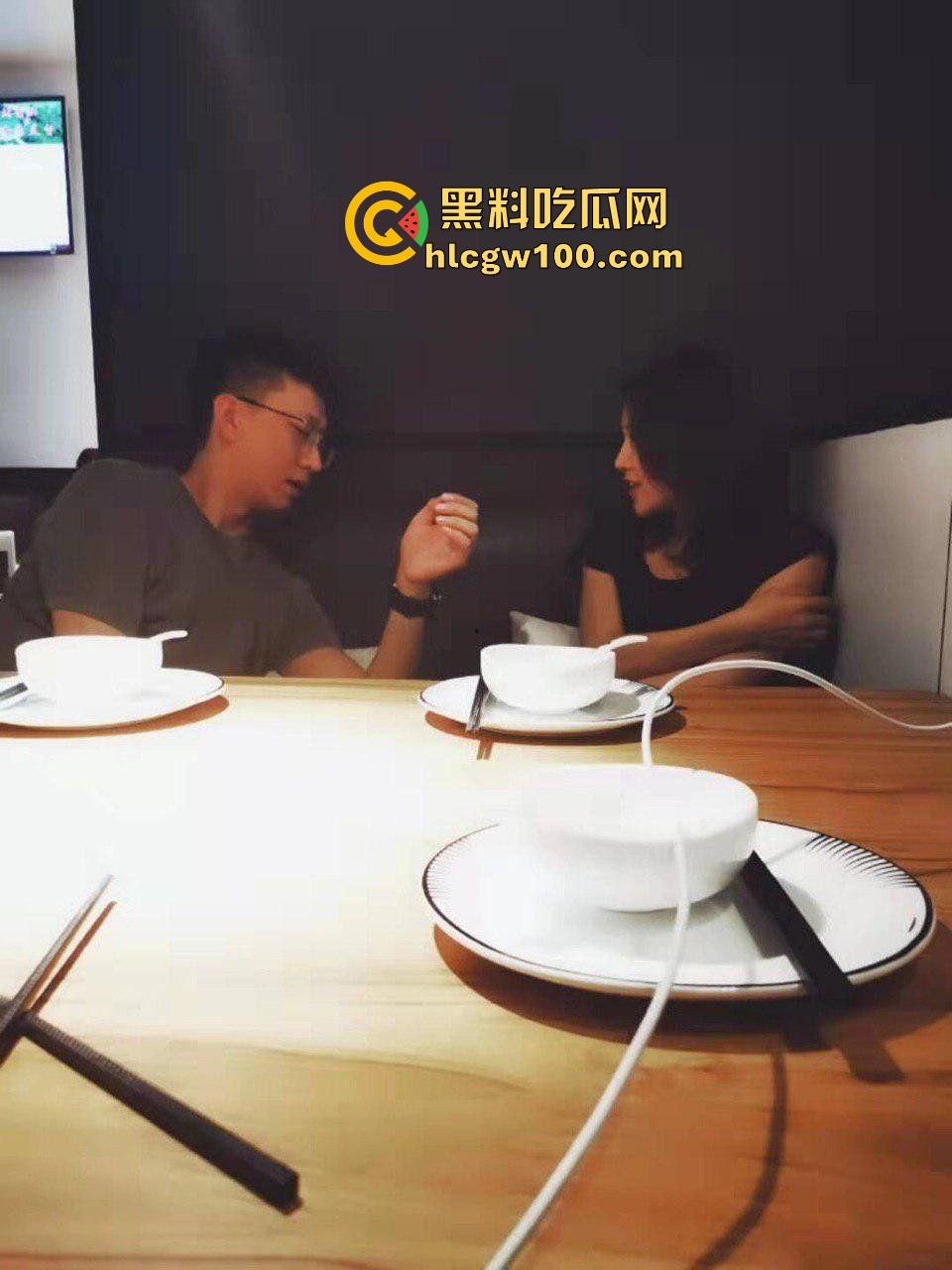 陕西西安初中教师【杨丽】背着老公疯狂约炮,爱吃精液每次舔得干干净净,艹完一次还浪得想再来第二次!-6