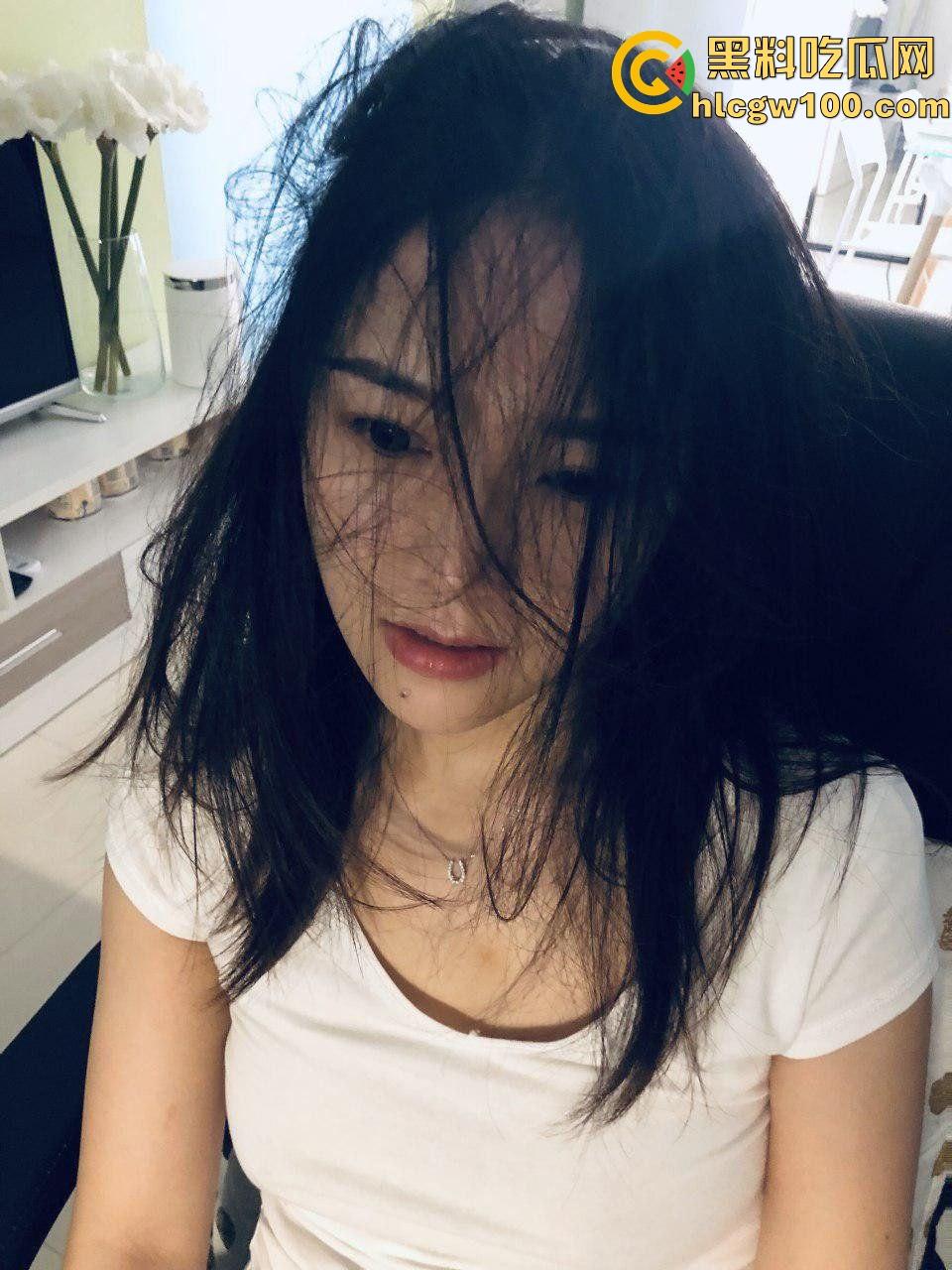 陕西西安初中教师【杨丽】背着老公疯狂约炮,爱吃精液每次舔得干干净净,艹完一次还浪得想再来第二次!-7