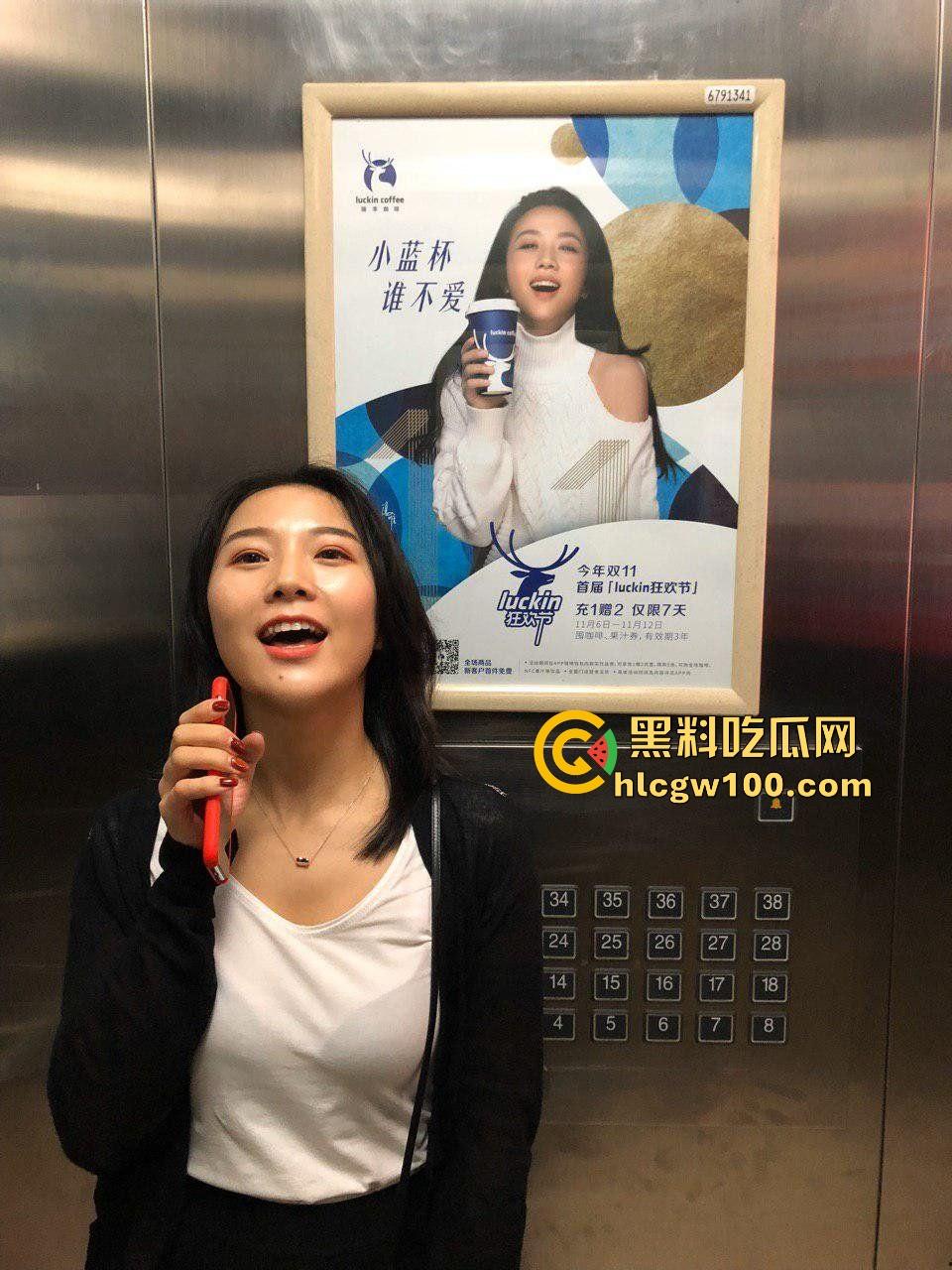 陕西西安初中教师【杨丽】背着老公疯狂约炮,爱吃精液每次舔得干干净净,艹完一次还浪得想再来第二次!-9