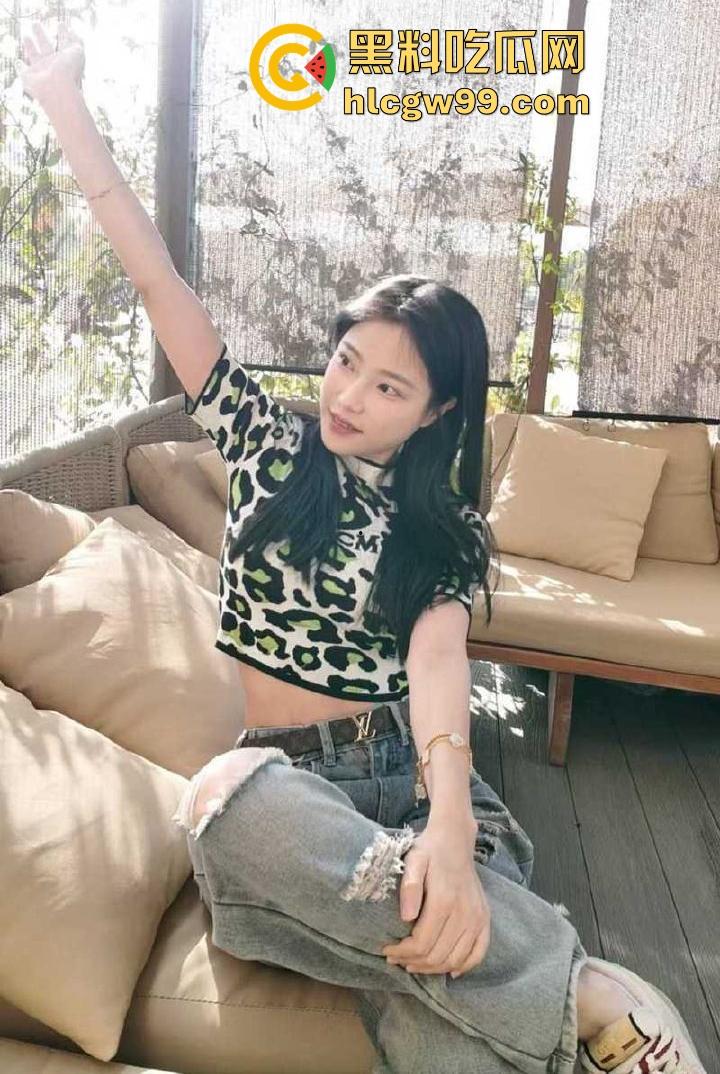 西安音乐学院艺术系学生妹【宋昕宸】汉服cos武媚娘服侍主人，让你感受帝王般的视觉冲击！-1