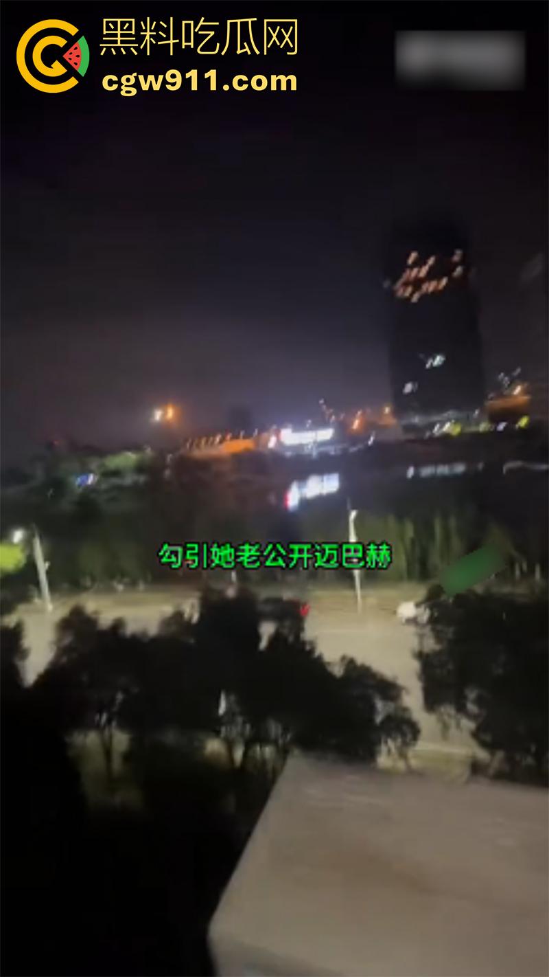 开迈巴赫出轨女大学生,被老婆捉奸喊打,其他学生妹看到大喊:我也想坐!开这车不找学生妹,真是白买了!-4