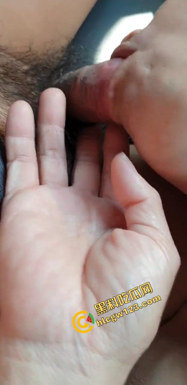 保时捷最佳宣传片！大奶妹子全裸趴身上口爆，80码高速路上舔到精尽人亡，绝世口技嗦声盖过发动机！-7