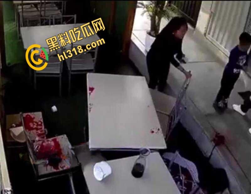 正当下午茶时间,南美一杀手大摇大摆,当街爆头一家之主,同行妻女吓傻了,这得留下多深的阴影!-5