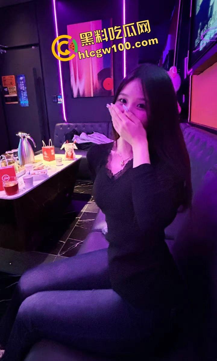 广西职业师范细腰蜜臀反差婊【陈欣欣】粉穴黑森林榨精炮架，白臀情趣后入塞满紧逼！独家曝光流出！-2