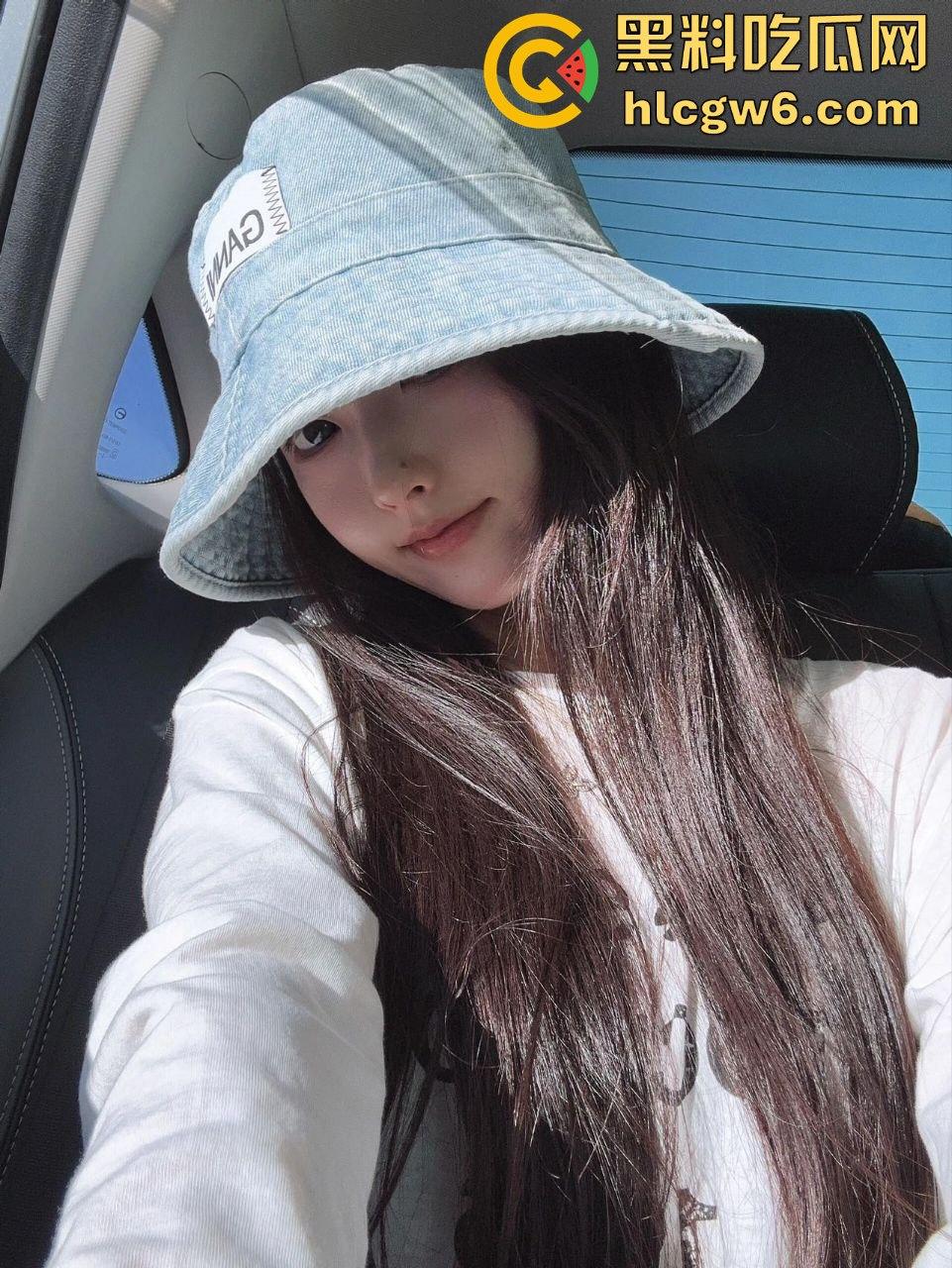 广西南宁闹市街头上演车震狂欢 屁股暴露还敢女上位 骑得像浪头拍岸 爷们一边开车一边猛操 高手在民间！-7