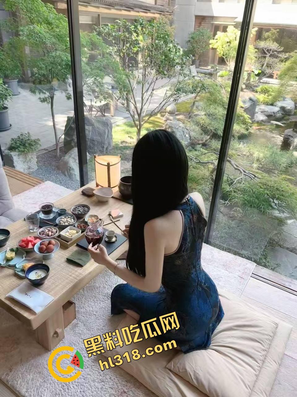 干爹把萝莉干女儿当筹码送合作伙伴,软妹身材娇小被提起直接操,干爹看傻眼年轻体力就是不一样!-3